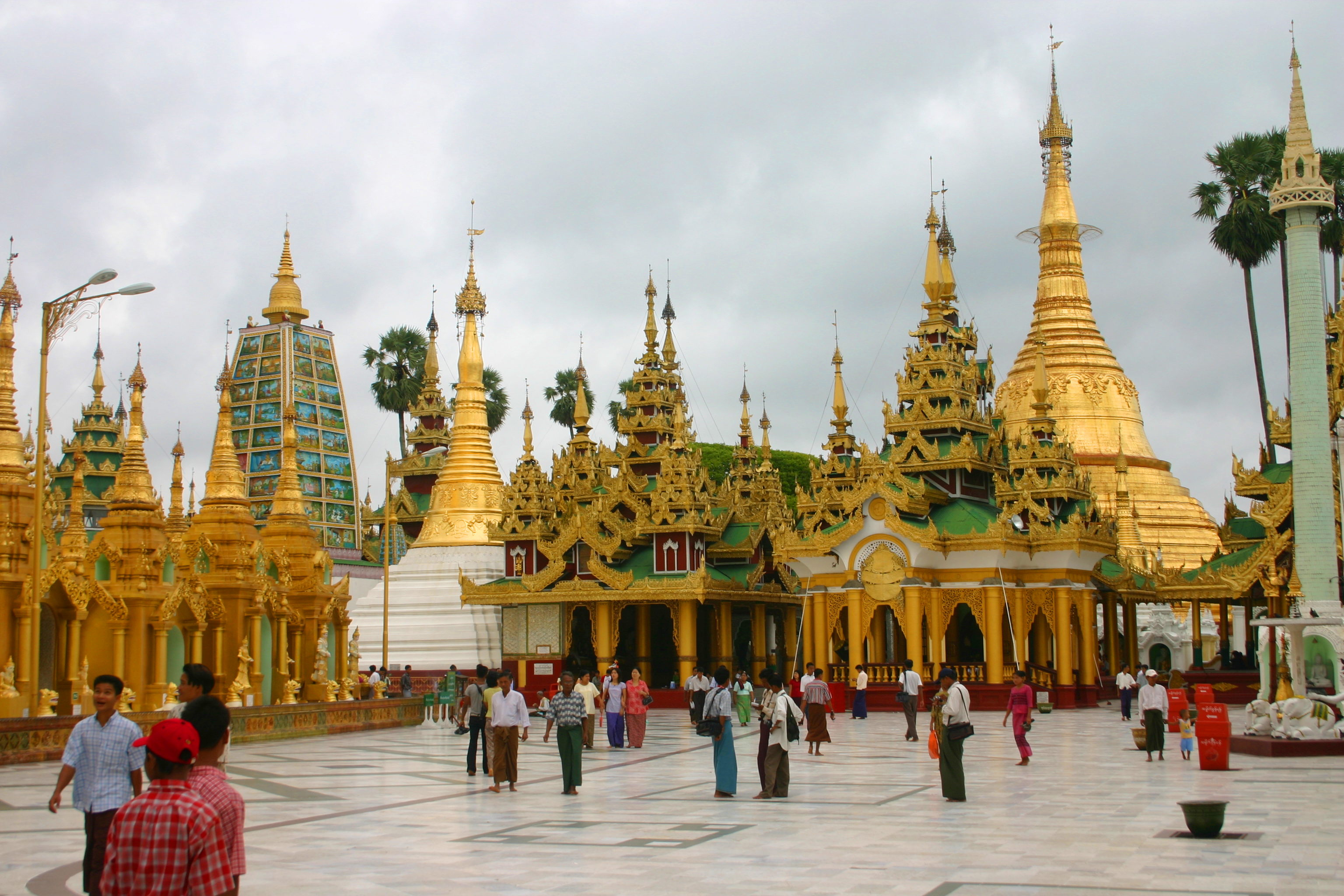 Someof the many chapels surrounging the Shwedagon Padoa