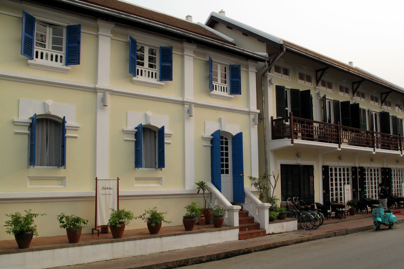 Colonial building